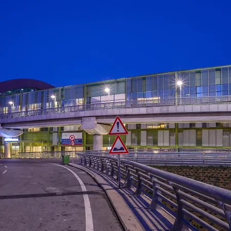 Tav Airport 4* Izmir