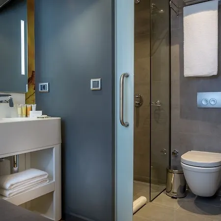 Hotel Tav Airport 4*