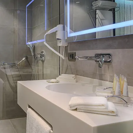Tav Airport Hotel Izmir