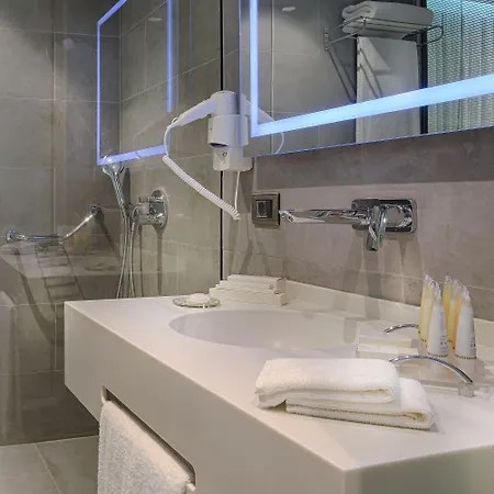 Tav Airport 4* Izmir